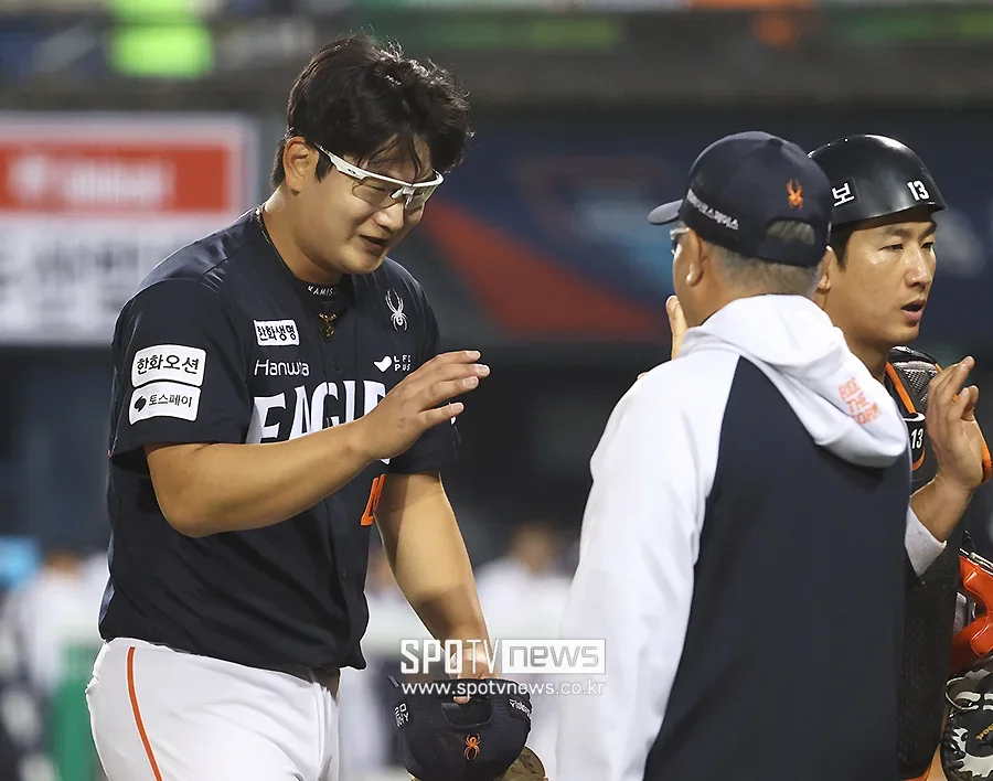 ▲ 김서현 김경문 감독 ⓒ곽혜미 기자