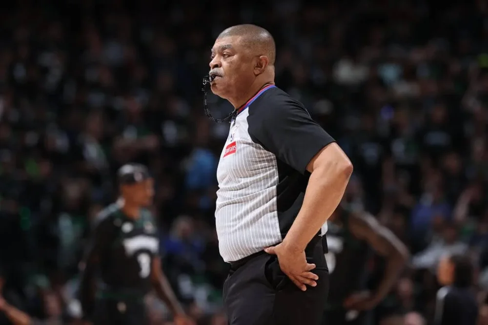 NBA referee Tony Brothers during the Timberwolves-Spurs game.